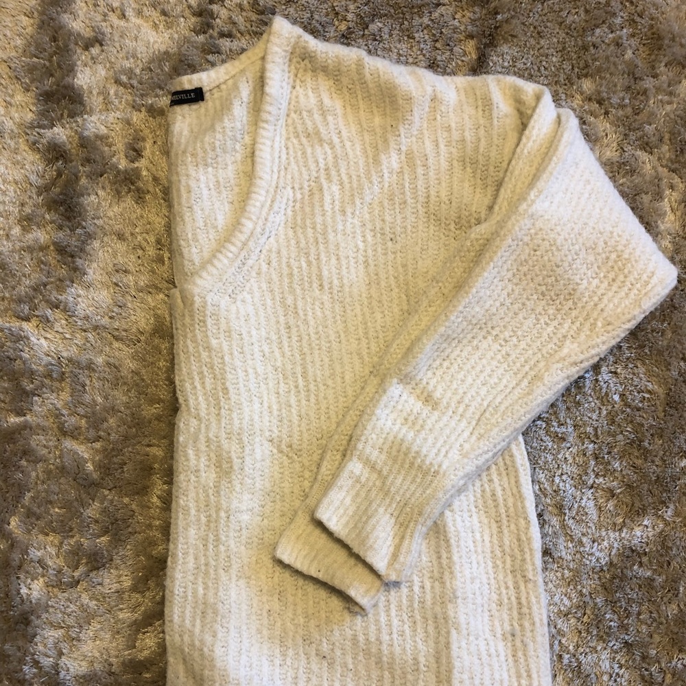 BRANDY MELVILLE SWEATER
